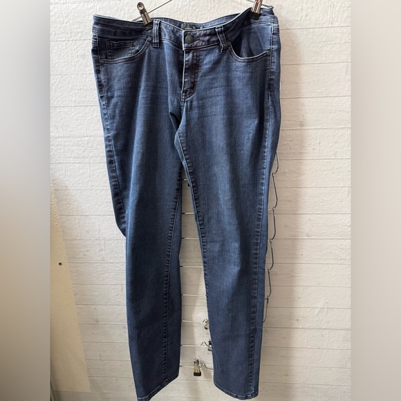 Prana ultra soft jeans - Picture 2 of 4